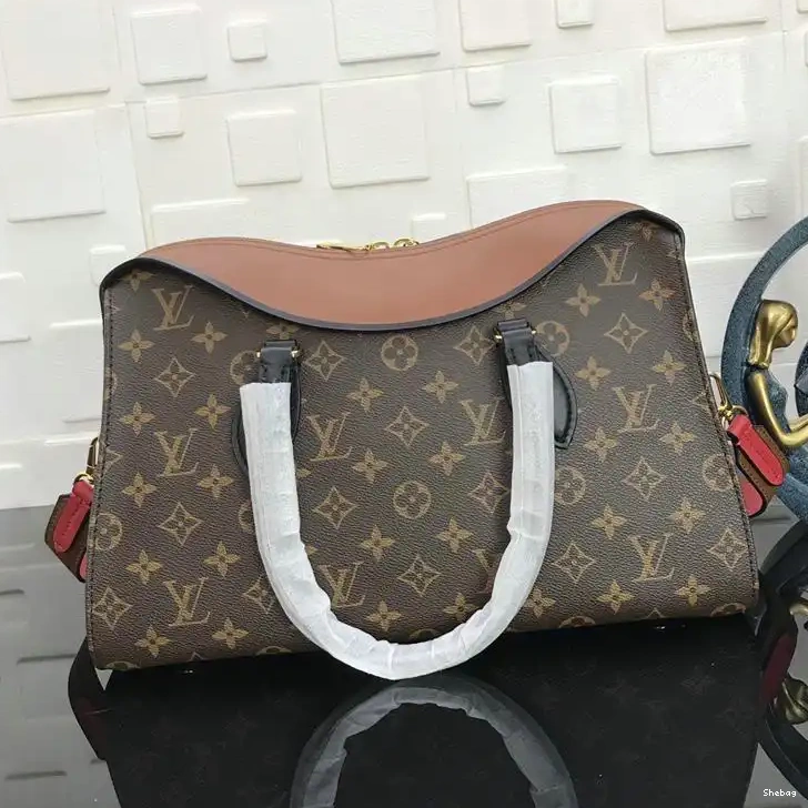19T1L0335 Bags LV 0622